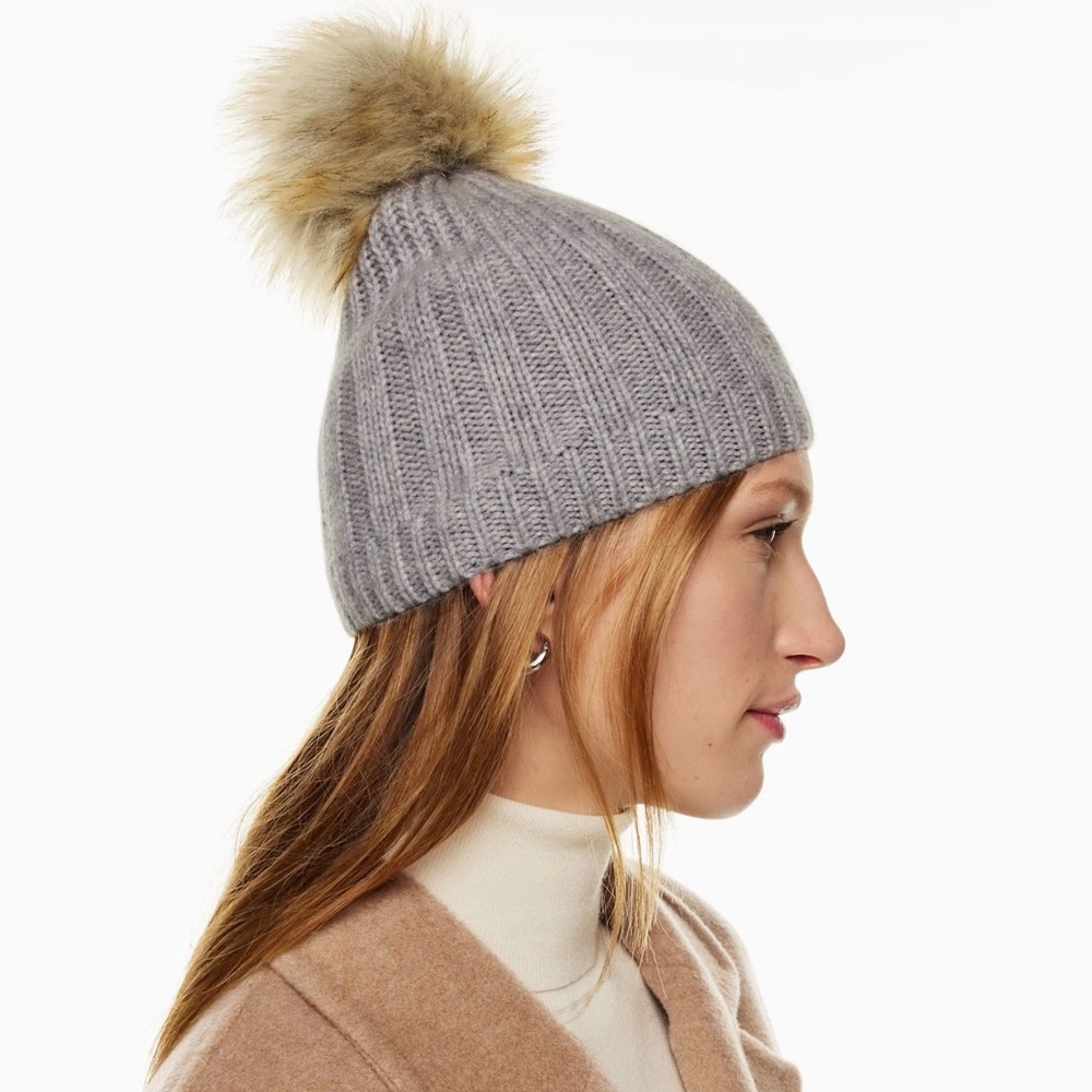 ARITZIA Babaton Pom liteluxe 100% cashmere beanie
